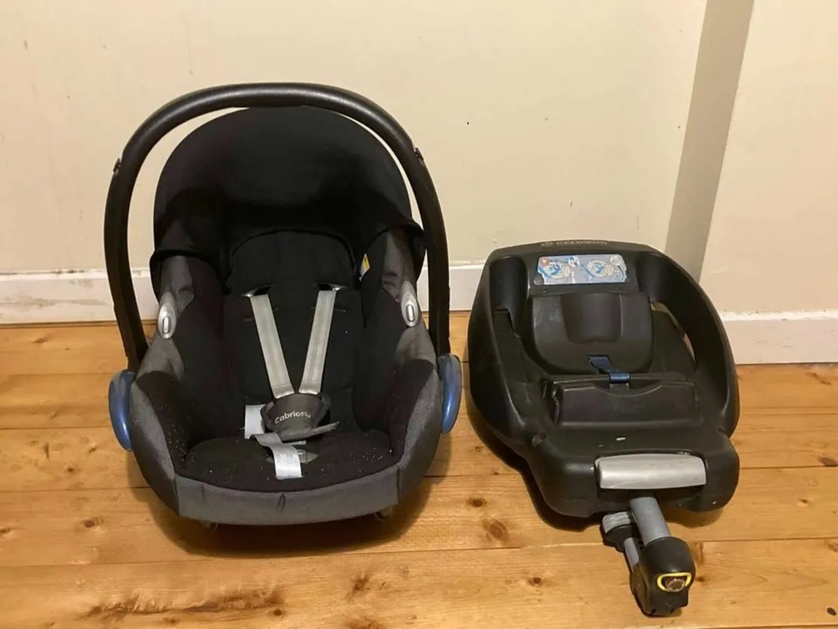 Maxi-Cosi Baby Car Seat + ISOFIX Base & SaferBaby - Image 3