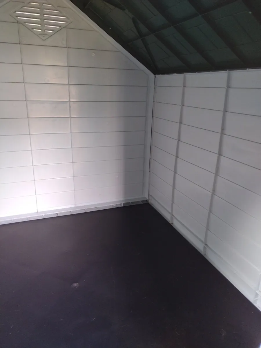 Dog Kennel - Plastic - Extra Large €100 - Image 2