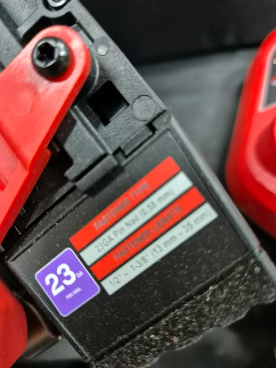 Milwaukee M12 23 Gauge Pin Nail Gun Kit - Image 4