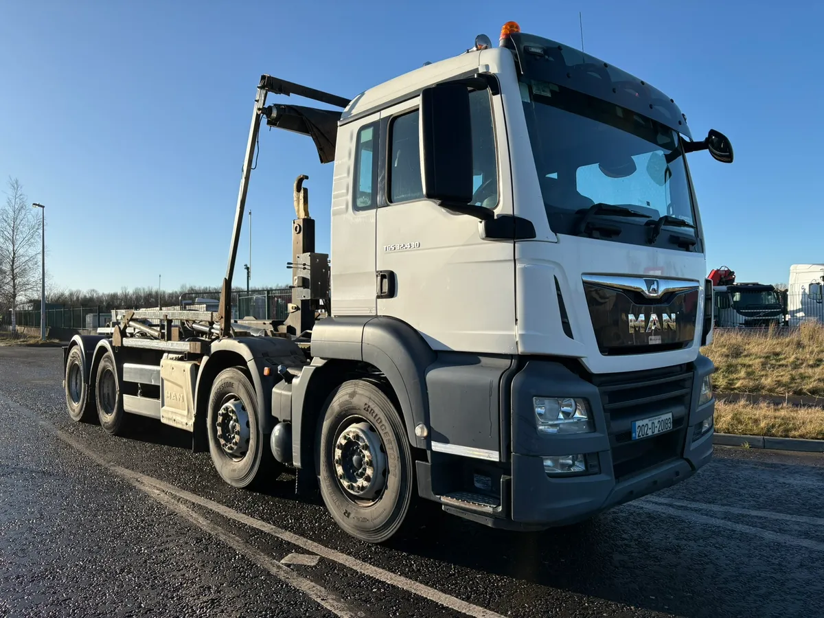 Man 8x4 Hookloader - Image 1