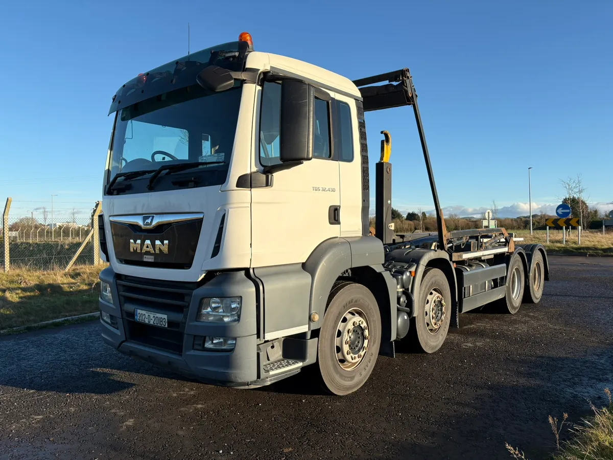 Man 8x4 Hookloader - Image 3