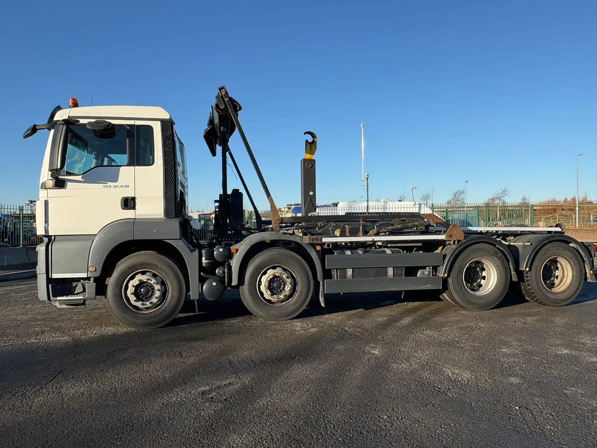 Man 8x4 Hookloader - Image 4