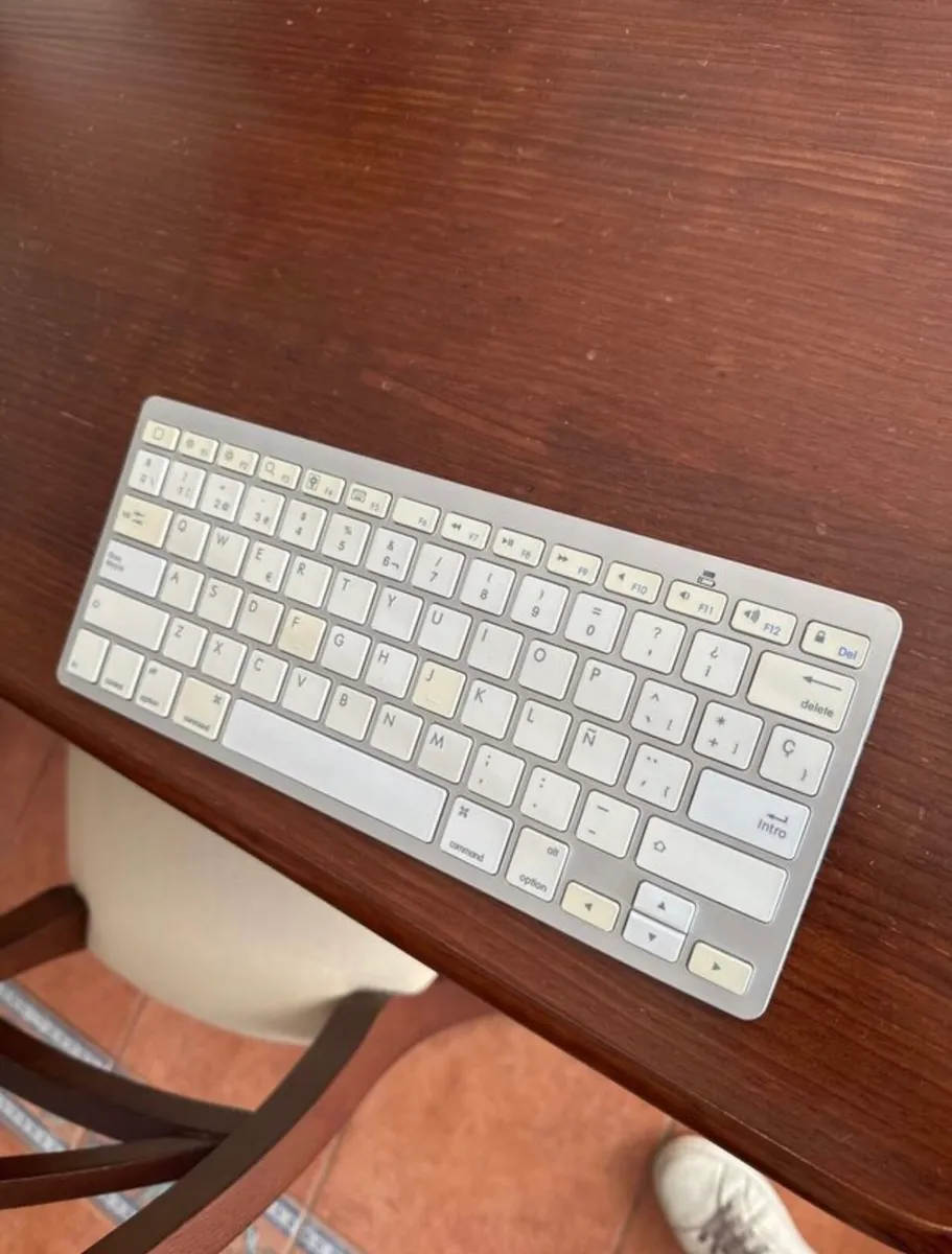 Silver and White Wireless Keyboard - Image 3