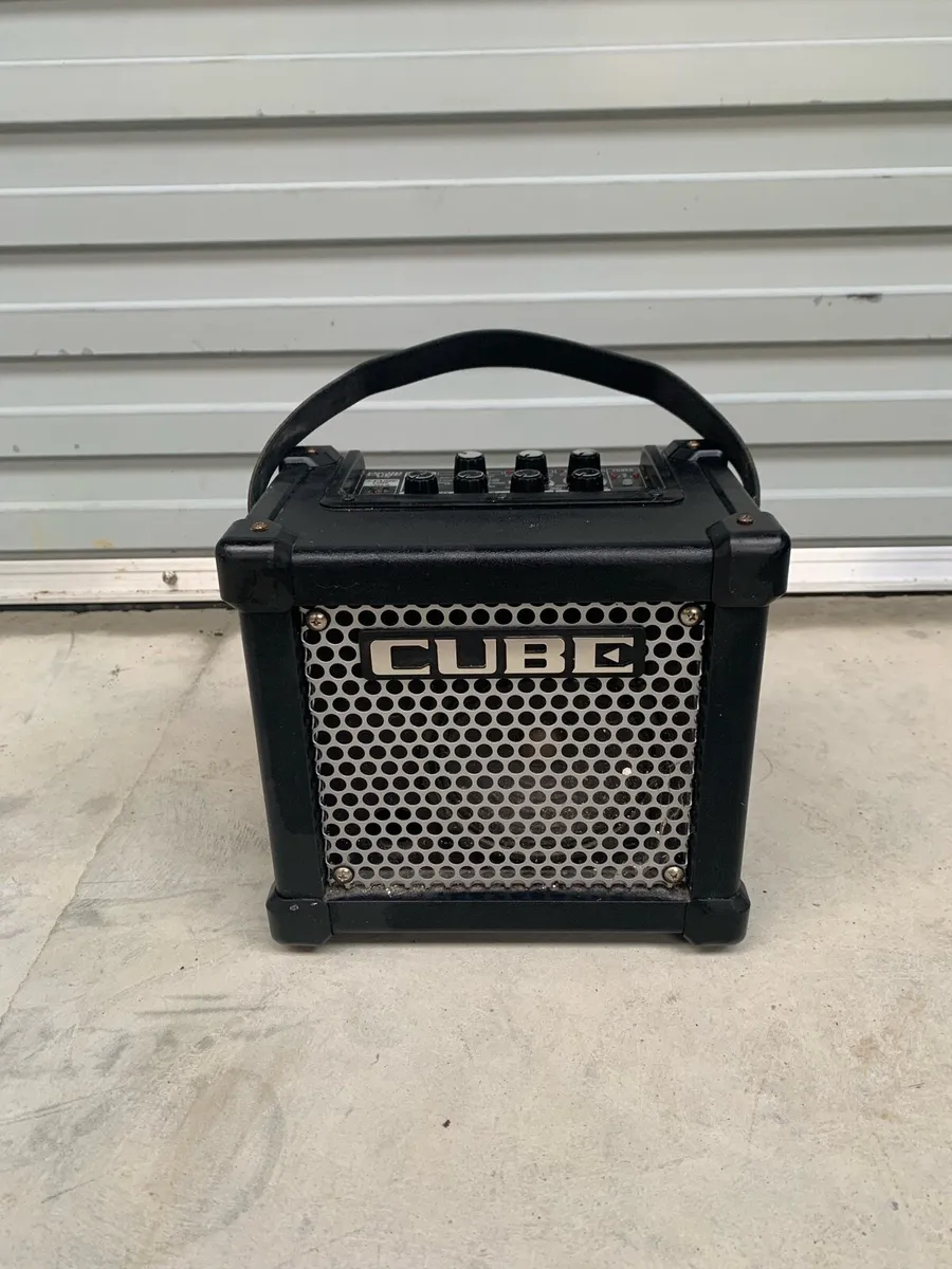 Roland CUBE Amplifier - Image 1