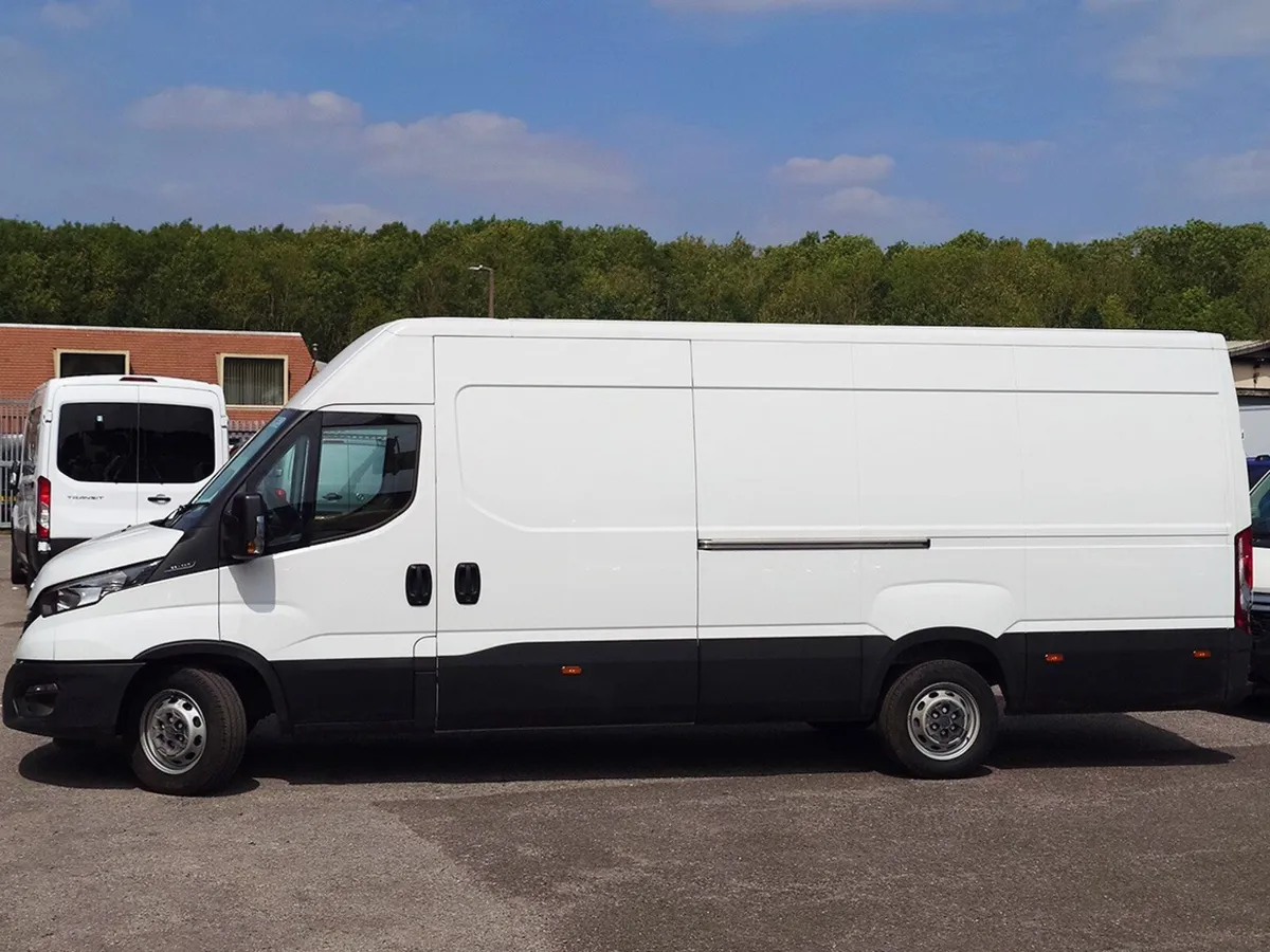2024 Iveco Daily Medium Roof Panel Van - Image 4
