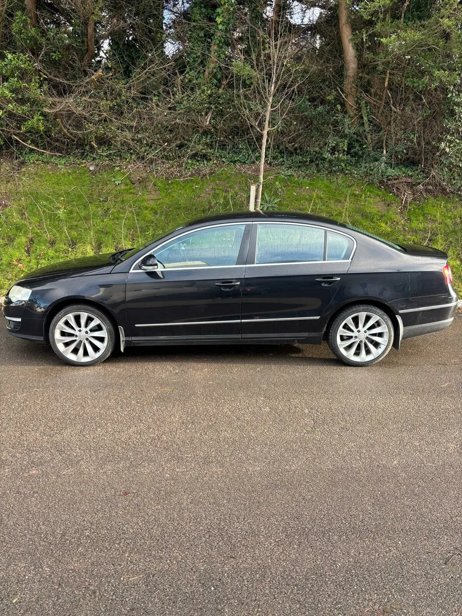 Volkswagen Passat - Image 1