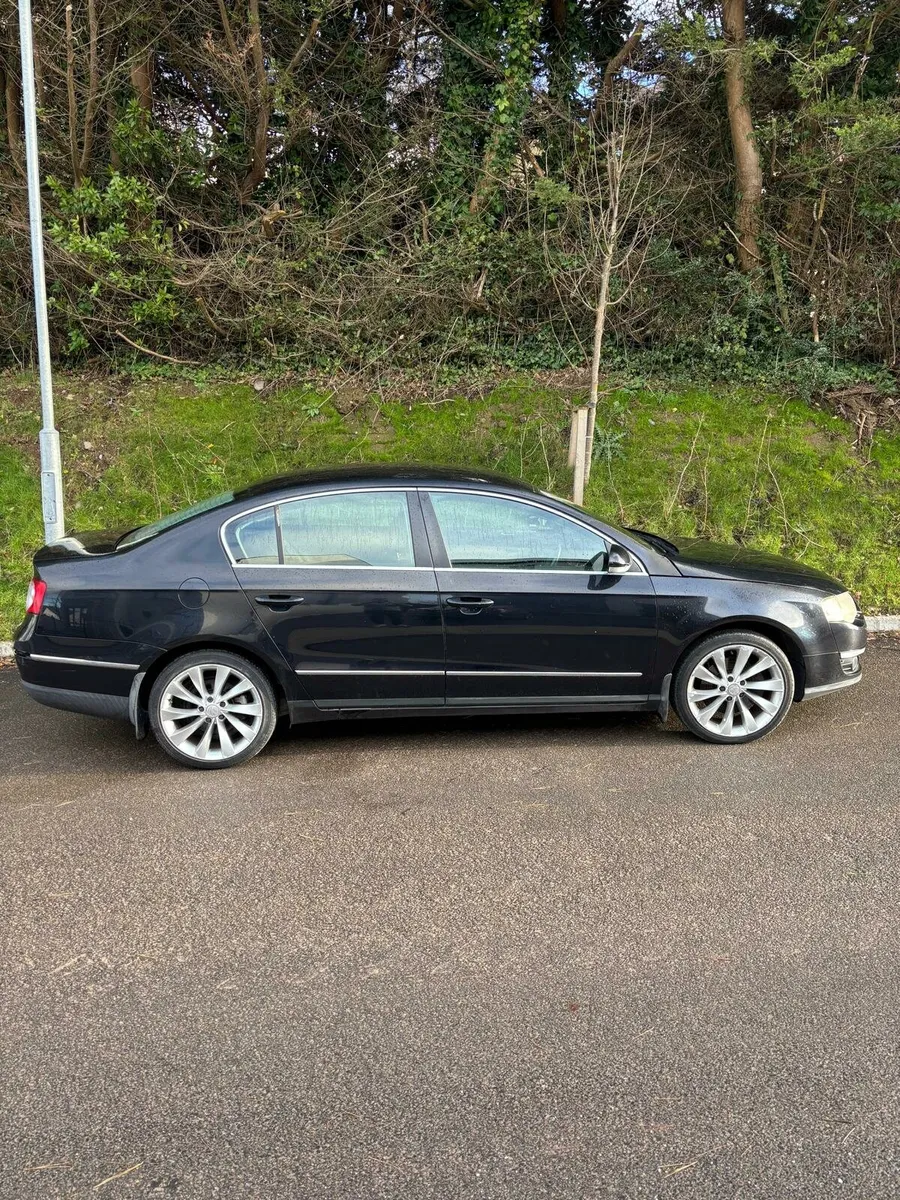 Volkswagen Passat - Image 2