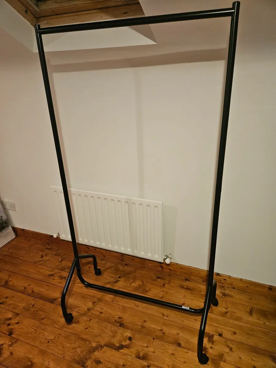 Clothes rail