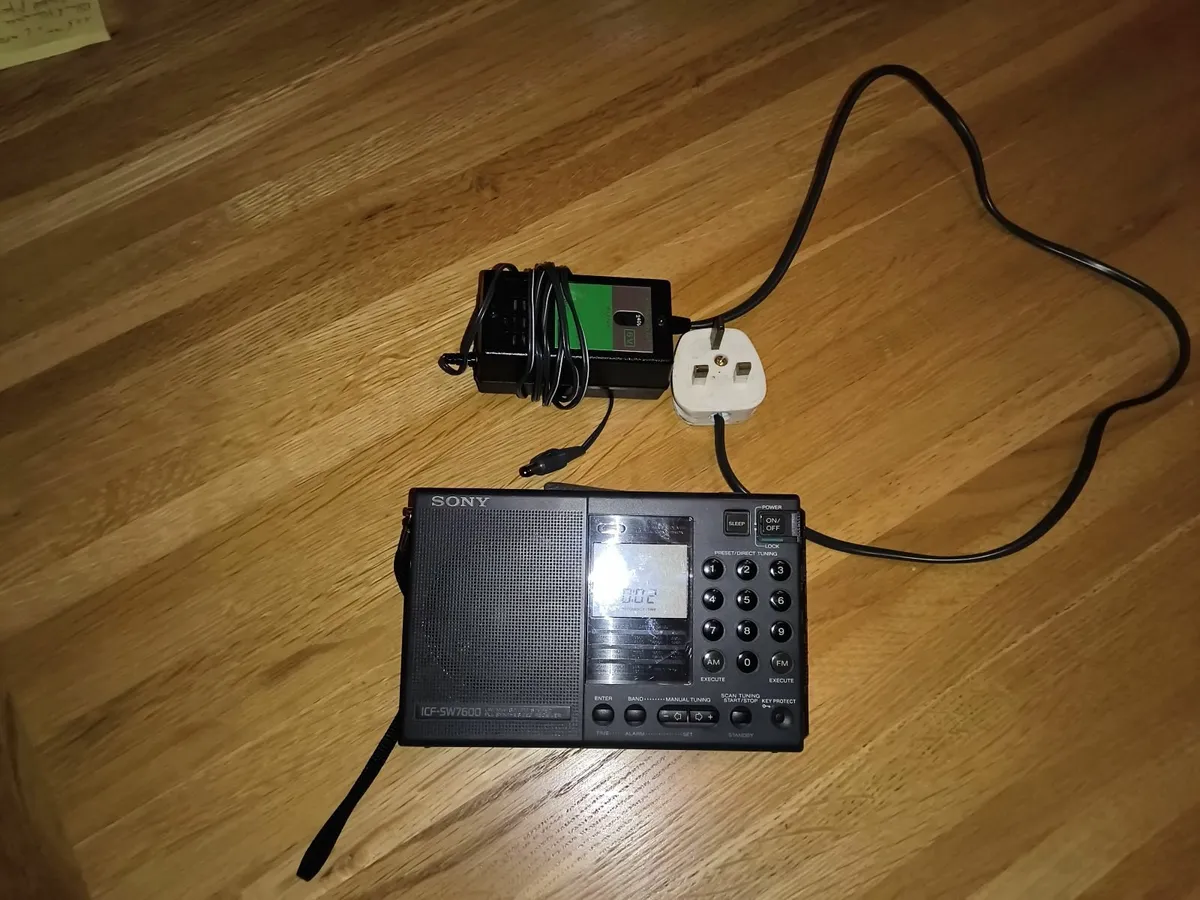 World Band Radio Receiver - Image 2