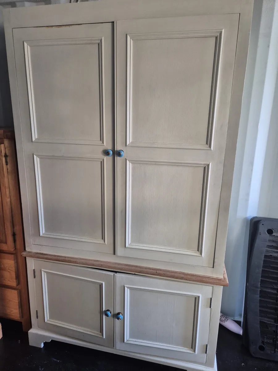 Neptune dresser/workstation - Image 1