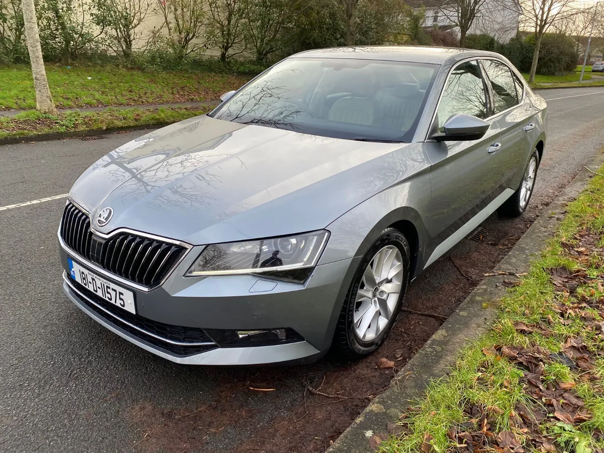 SKODA SUPERB 1.6 TDI STYLE - Image 2
