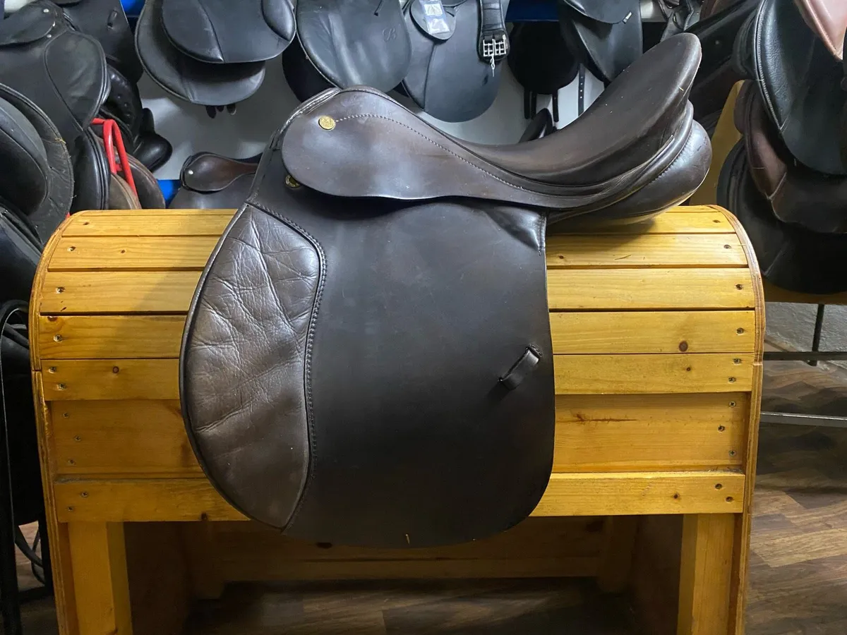 17” prestige brown Leather saddle - Image 1