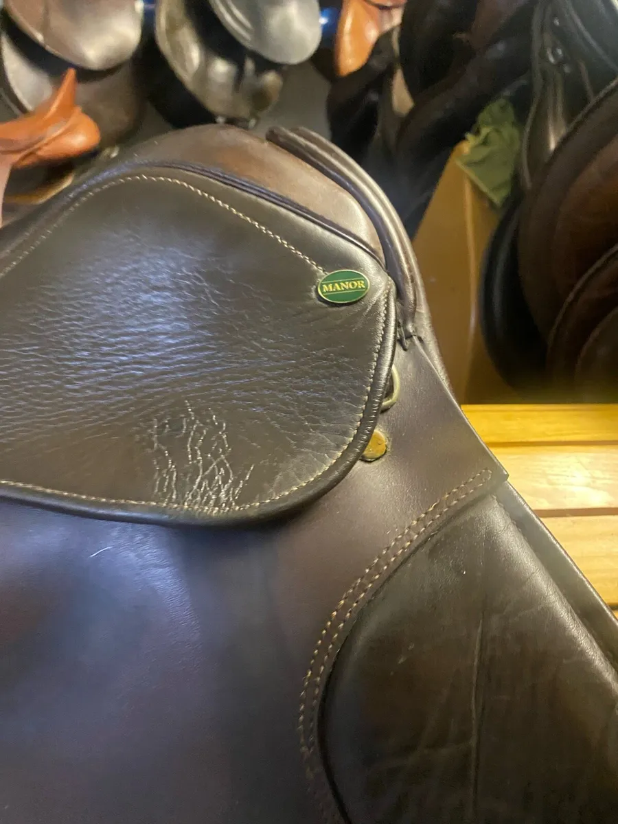 18” manor brown Leather narrow saddle - Image 3