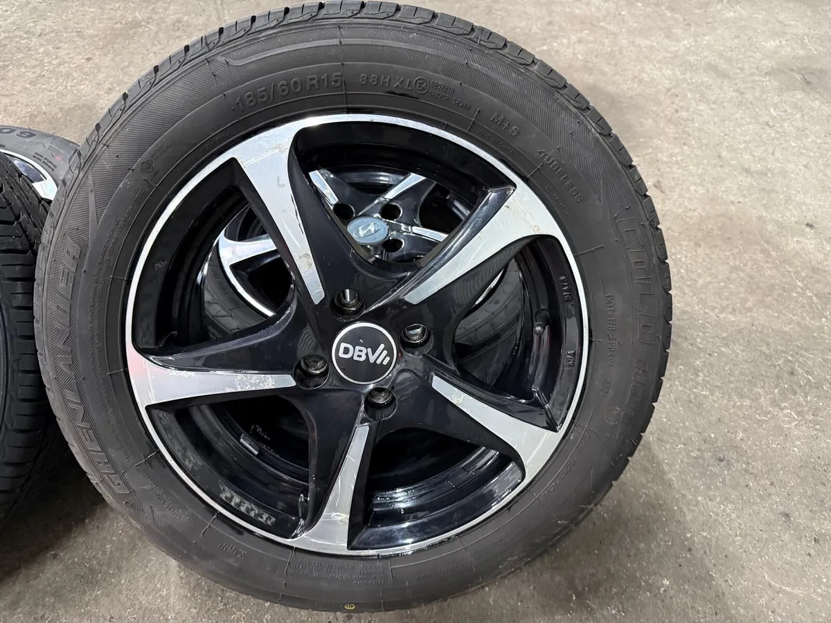 Toyota Yaris Alloy Wheels & Tyres 185/60/15 - Image 1