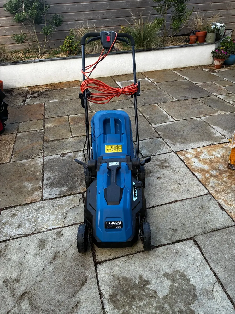 Lawn mower - Image 1