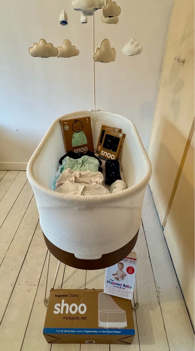 SNOO Smart Sleeper Baby Cot Bundle RRP EUR2000+ - Image 1