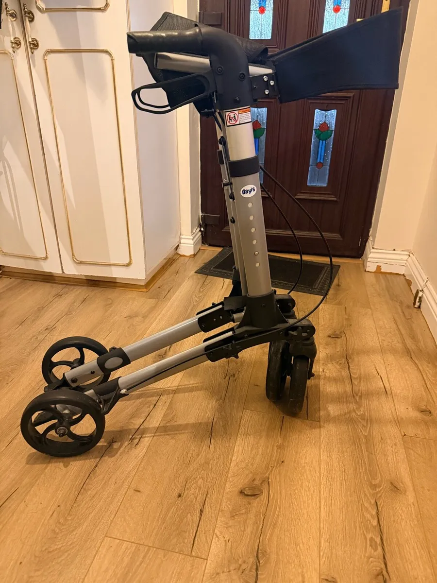 Rollator 4 wheels with seat. - Image 2