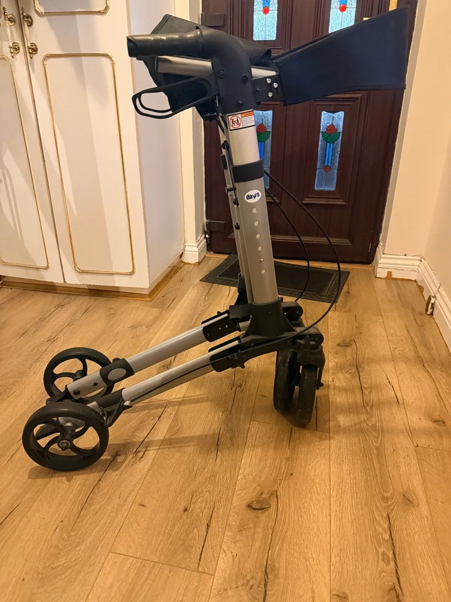 Rollator 4 wheels with seat. - Image 3