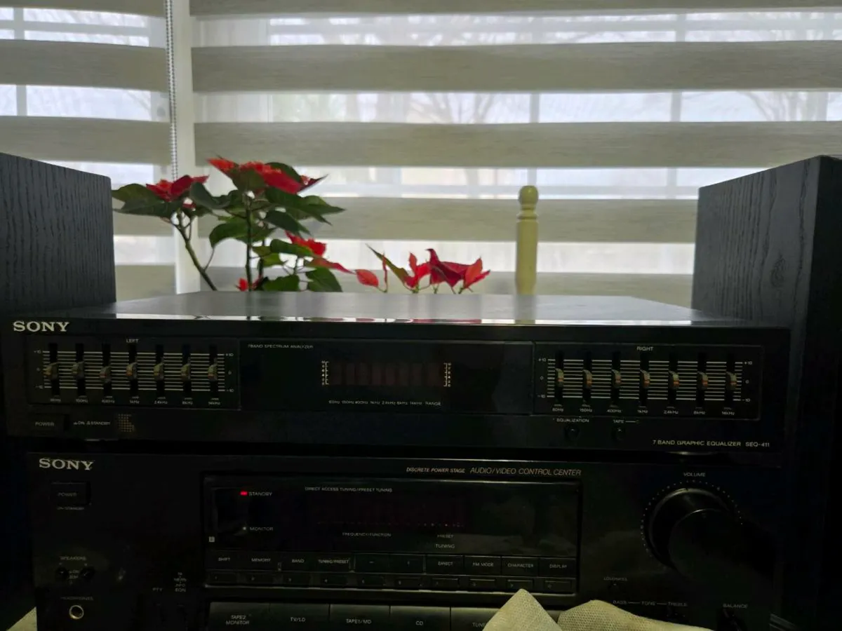 Sony SEQ-411 equaliser - Image 1