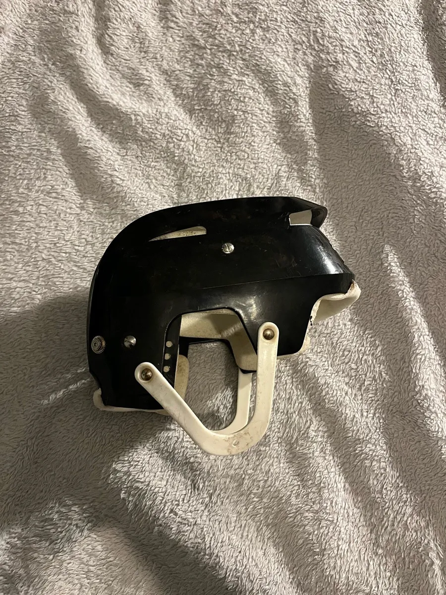 Old style Azzuri Hurling Helmet - Image 2