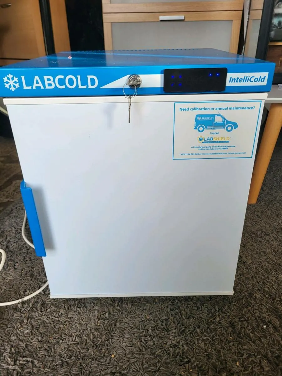 Medical fridge like new - Image 1
