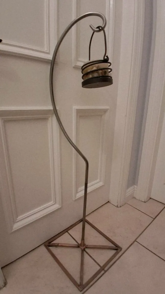Metal floor-standing lantern holder - Image 1