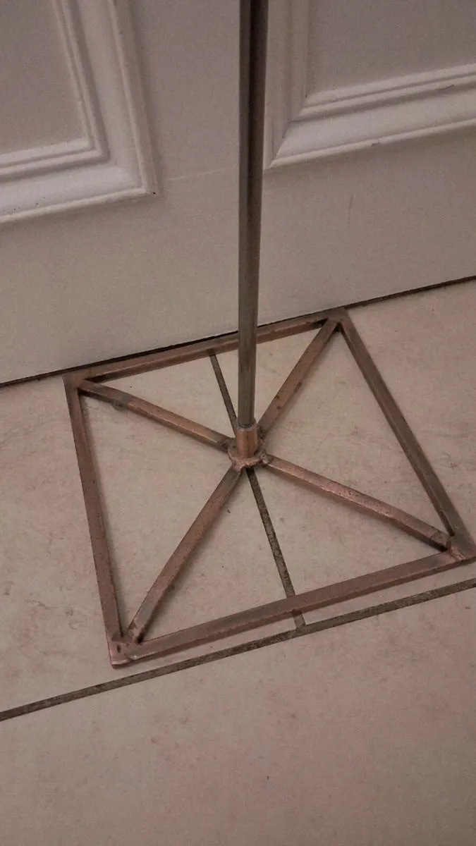 Metal floor-standing lantern holder - Image 2