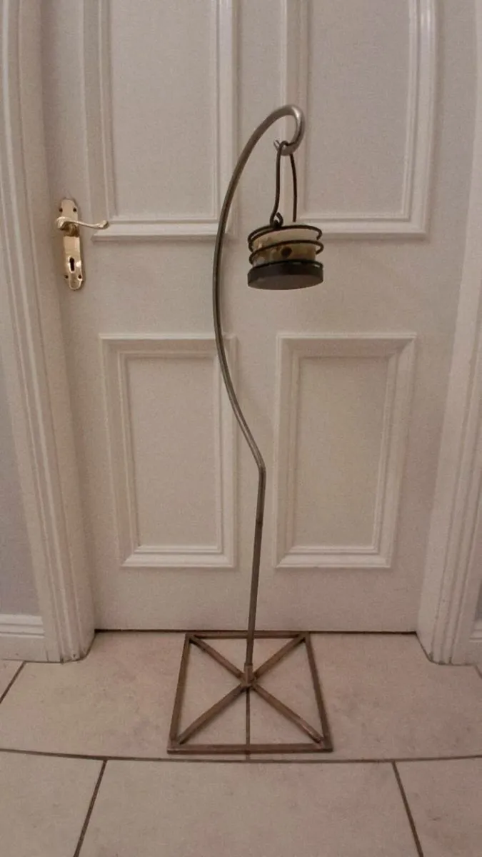 Metal floor-standing lantern holder - Image 3