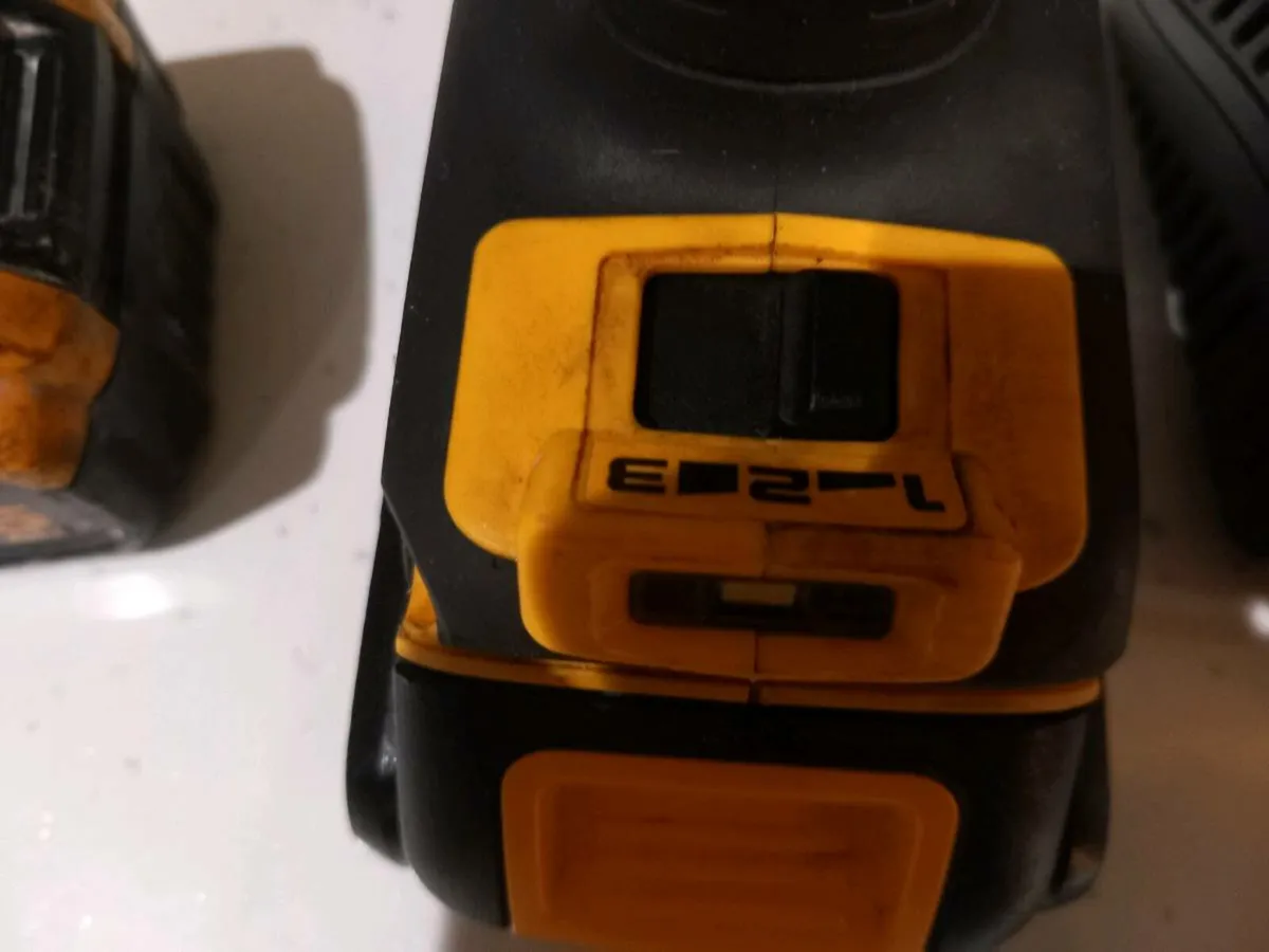 Dewalt cordless torque wrench - Image 2