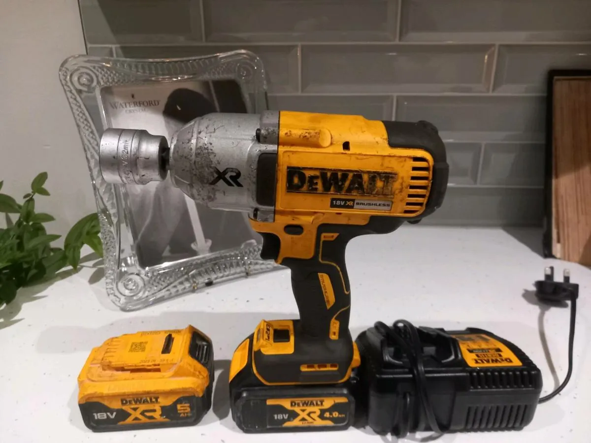 Dewalt cordless torque wrench - Image 4