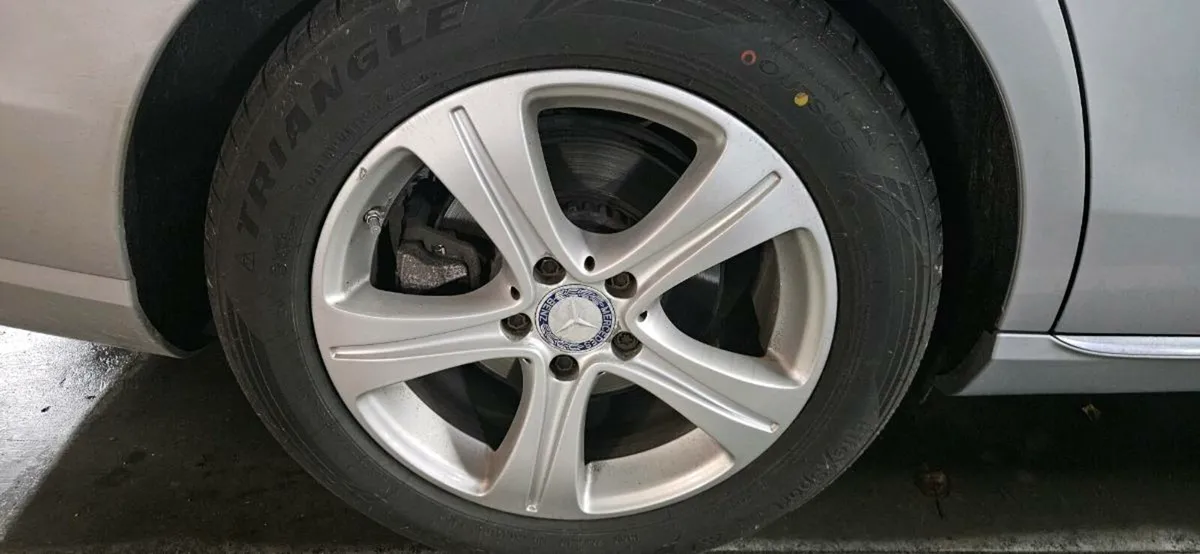 Mercedes alloy wheels - Image 2