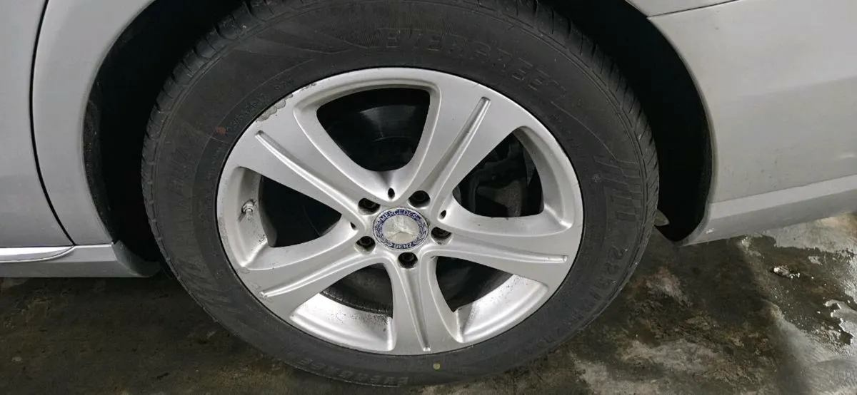 Mercedes alloy wheels - Image 3