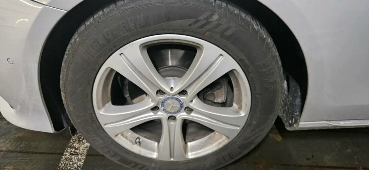 Mercedes alloy wheels - Image 4