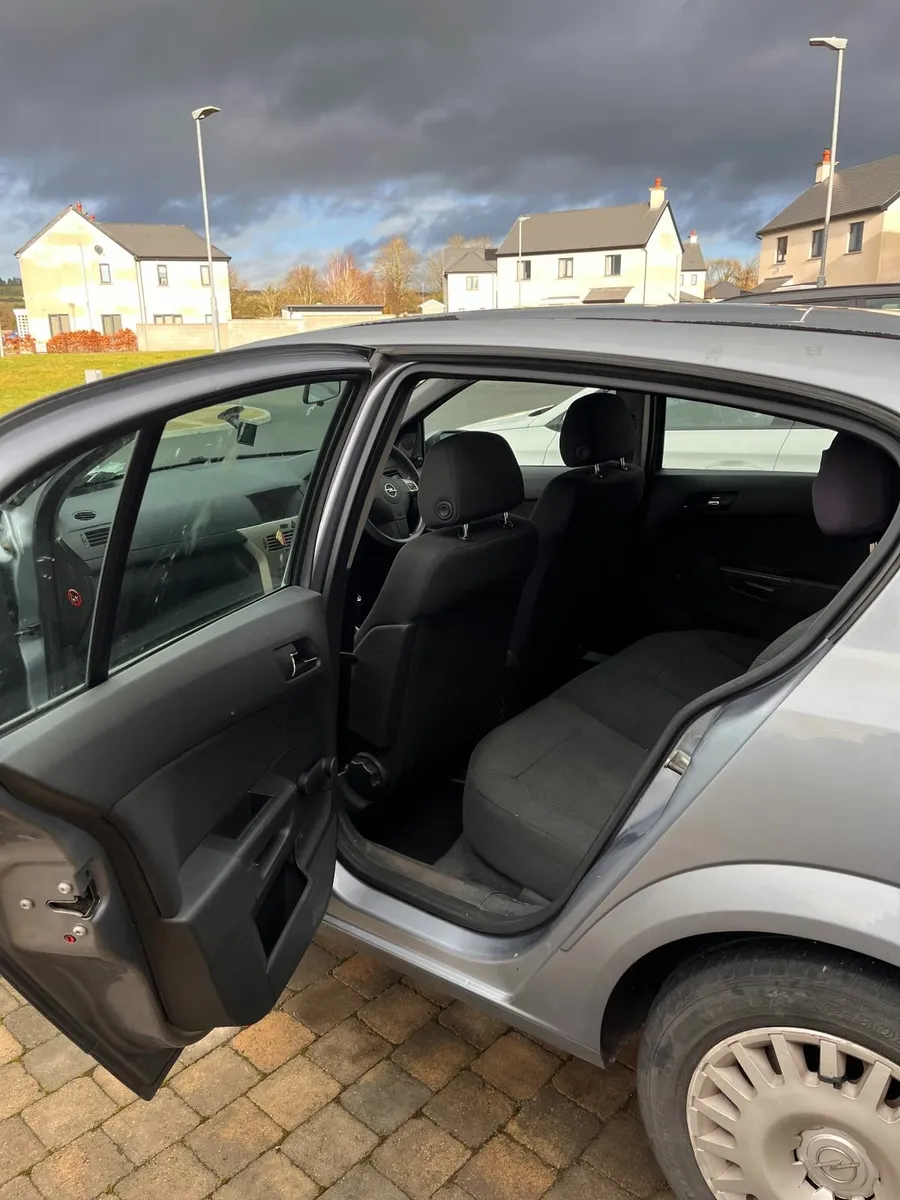 Opel Astra 2008 low milage - Image 3