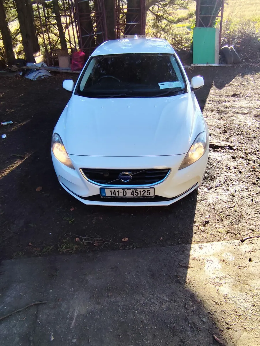 VOLVO V40 1.6 Petrol 180HP Supercharged, Manual Tr - Image 2