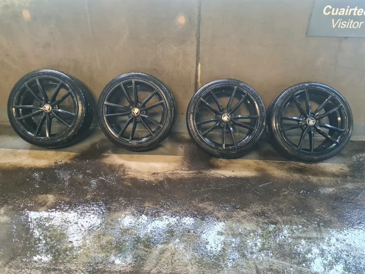 17inch black alloys ,14inch rim/tyres - Image 2