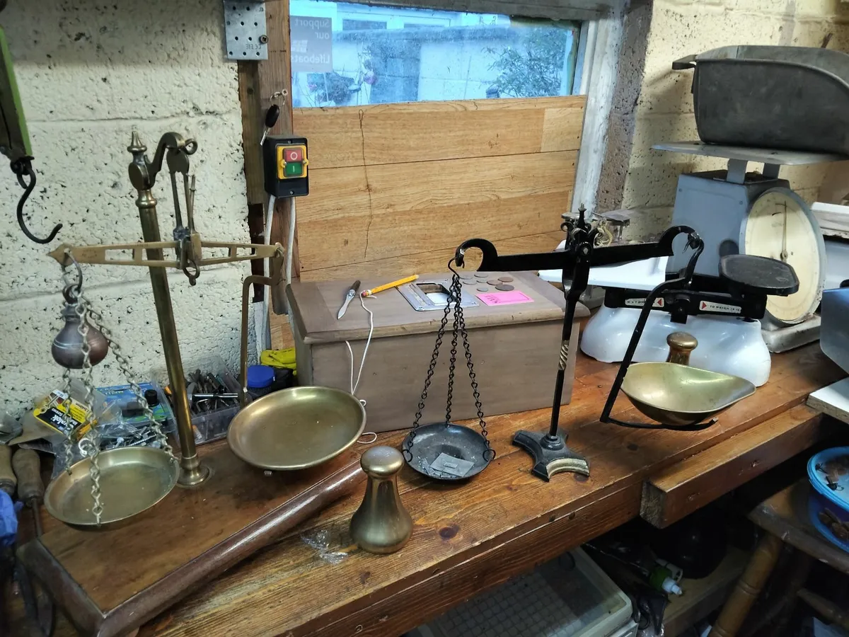 Antique weighing scales - Image 1
