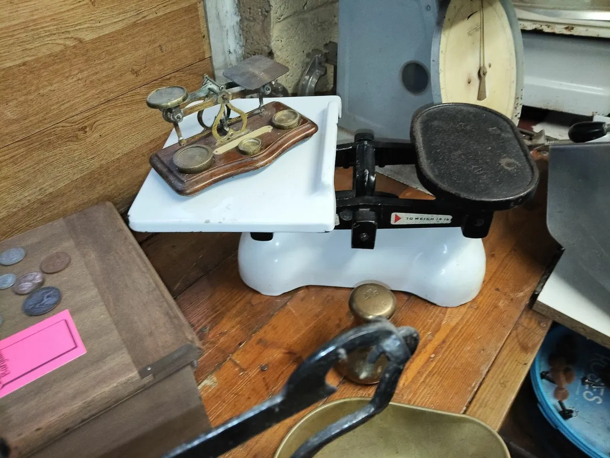 Antique weighing scales - Image 4