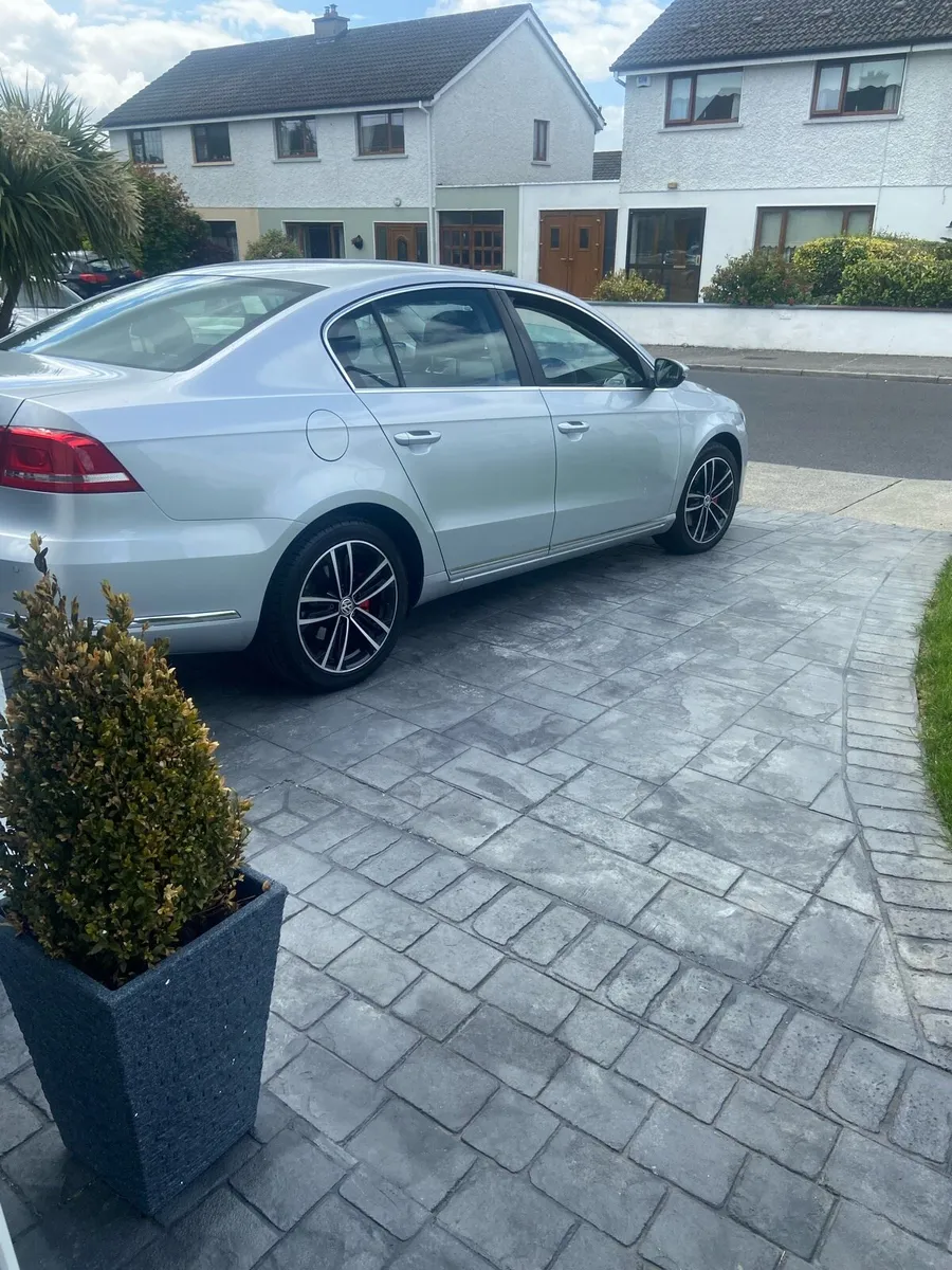 141 Passat , Front end damage - Image 2