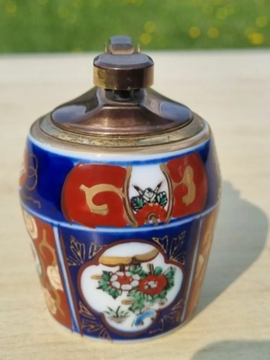 Gold Imari Hand Painted Japan Lighter - Image 1