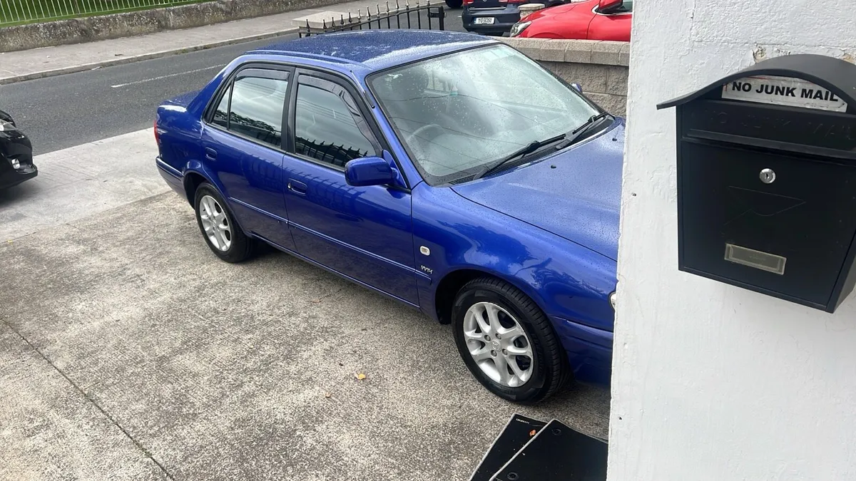 Toyota  Corolla - Image 2