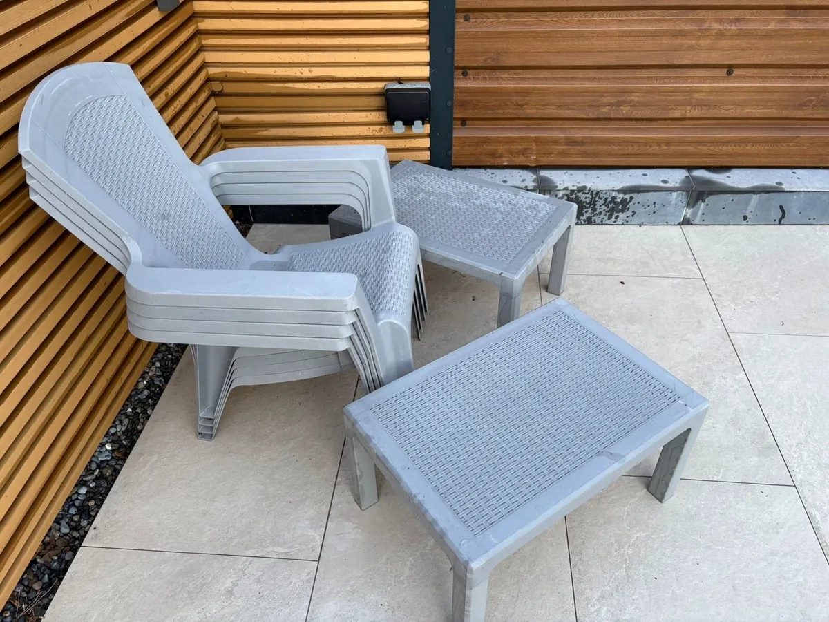 Garden | Patio chairs (4) and 2 tables