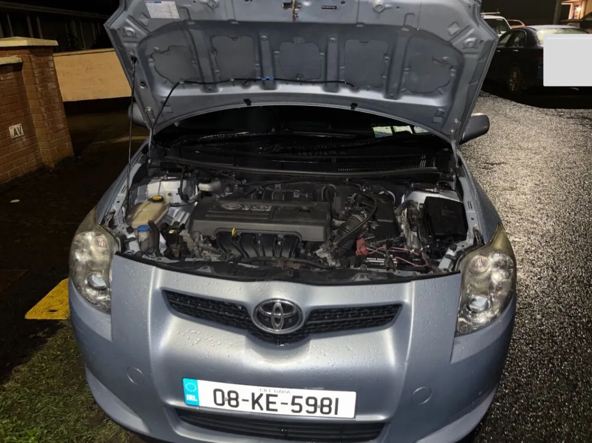 Toyota Auris 2008 - Image 2