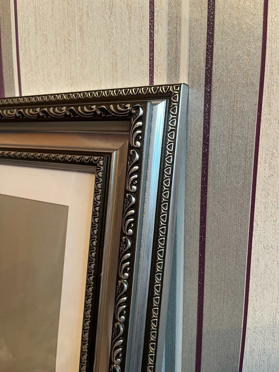 Large picture frame - Image 1