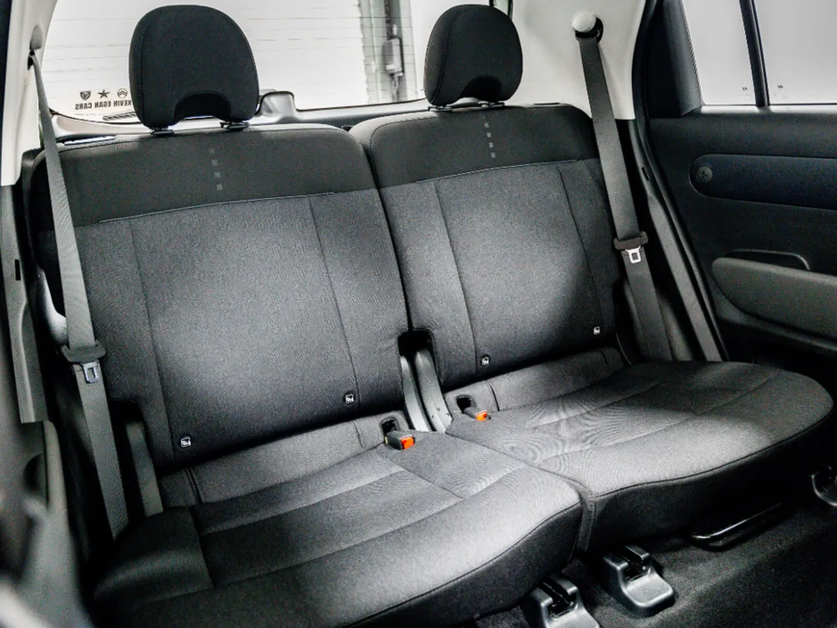 Hyundai INSTER Elegance 49kWh Auto 115HP - Image 4