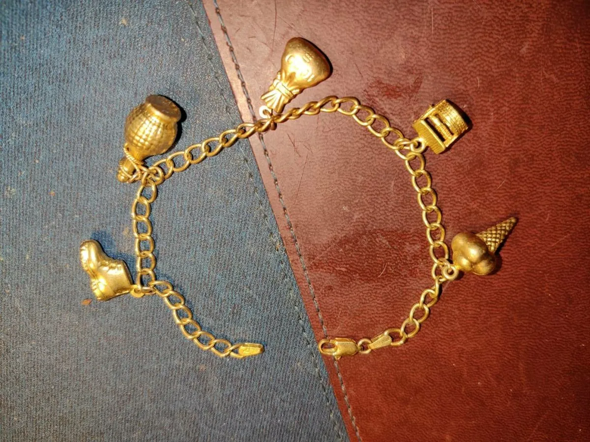 CHUNKY LUCKY CHARM, 9CT SOLID Gold 7.47g Bracelet - Image 1