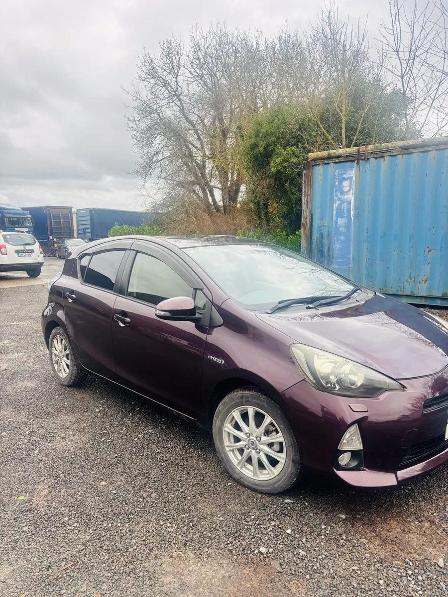 Toyota Aqua Hybrid - Image 2