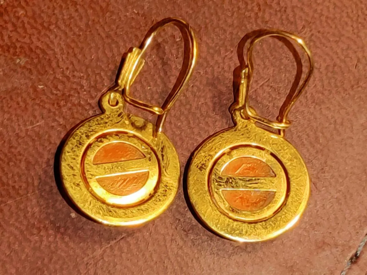 RARE CAMEO DIAMOND CUT, 9CT Gold Piercing Earrings - Image 2