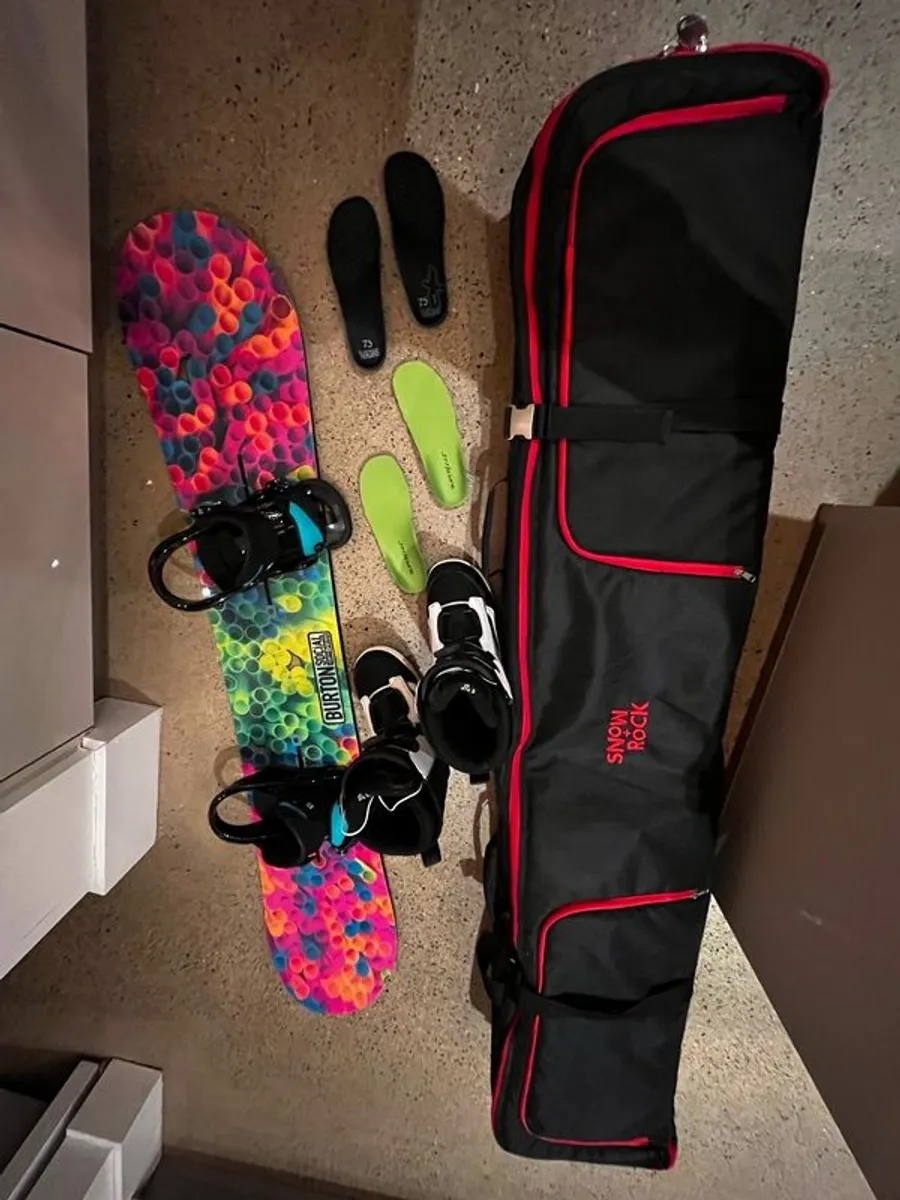 Women's Burton Social Snowboard Complete Package. Board, Bindings, Vans Size 5 Board Boots and Wheeled Bag. Barely Used - Image 1