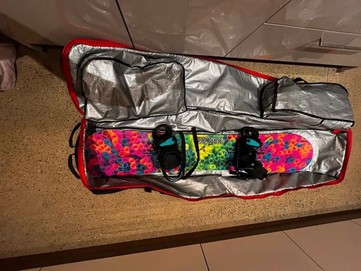 Women's Burton Social Snowboard Complete Package. Board, Bindings, Vans Size 5 Board Boots and Wheeled Bag. Barely Used - Image 2